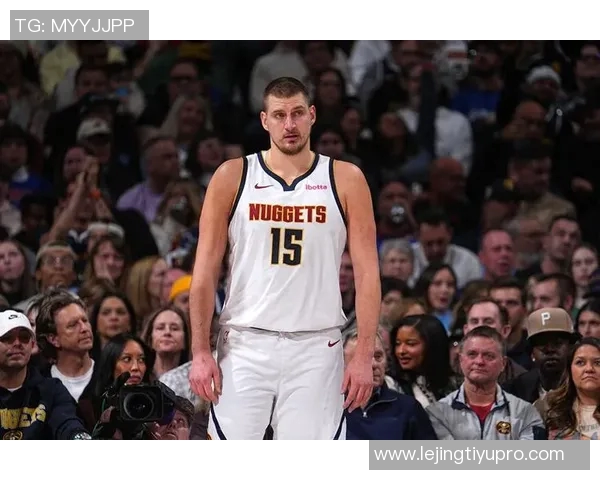 约基奇轻松发挥9投6中贡献12分9篮板6助攻展现全面能力